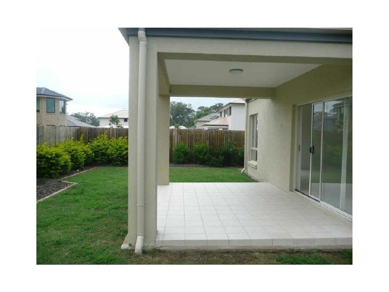 Photo - 8 Somerset Drive, Carseldine QLD 4034 - Image 5