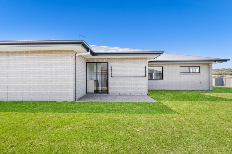 Photo - 8 South Spring Way, Nikenbah QLD 4655 - Image 25