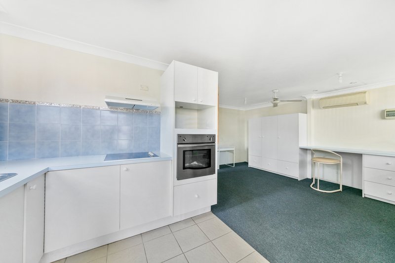 Photo - 8 Spencer Street, Mannering Park NSW 2259 - Image 6