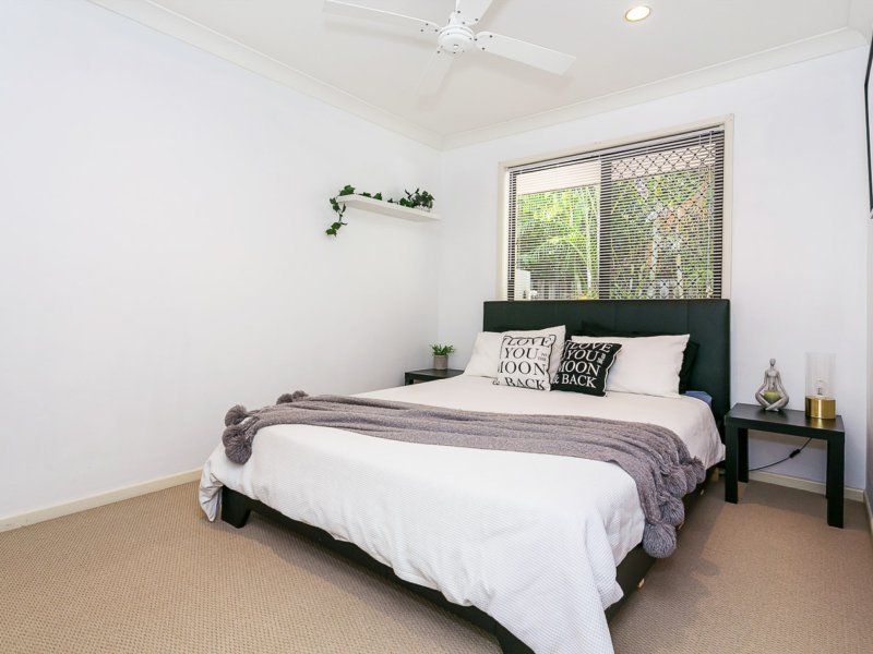 Photo - 8 Springsure Drive, Mudgeeraba QLD 4213 - Image 8