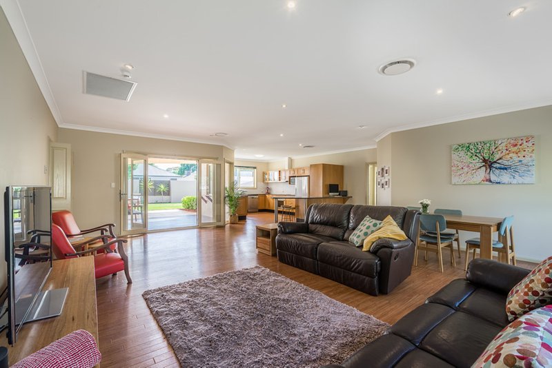 Photo - 8 St Andrews Drive, Dubbo NSW 2830 - Image 2