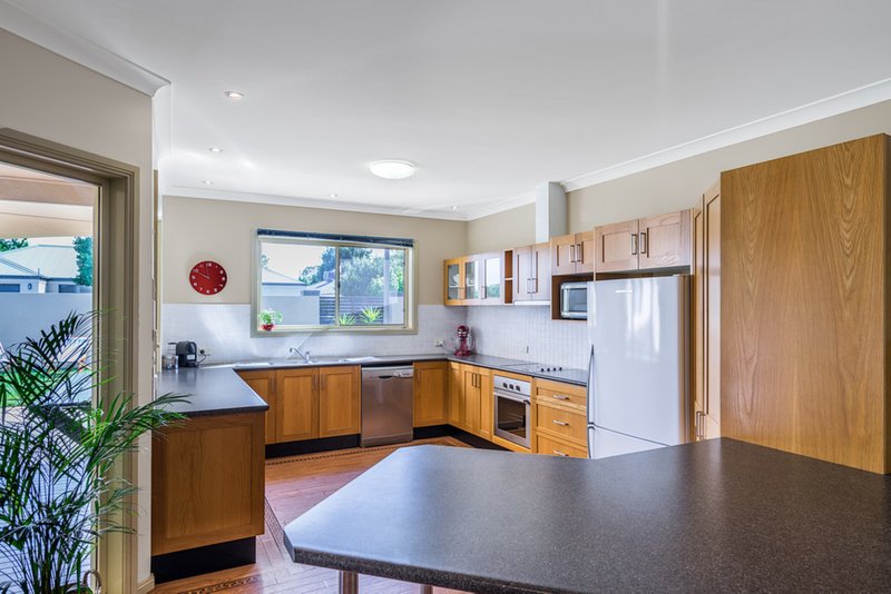 Photo - 8 St Andrews Drive, Dubbo NSW 2830 - Image 3