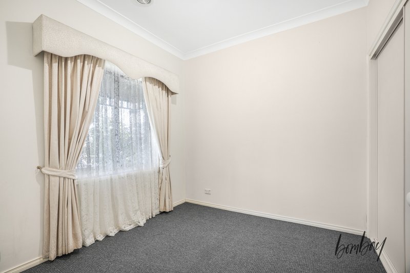 Photo - 8 St Ives Place, Craigieburn VIC 3064 - Image 3