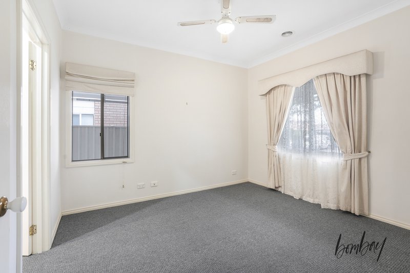 Photo - 8 St Ives Place, Craigieburn VIC 3064 - Image 9