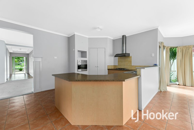 Photo - 8 St Leonard Way, Pakenham VIC 3810 - Image 2