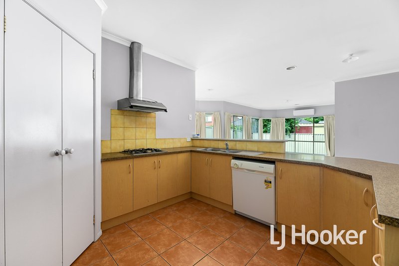 Photo - 8 St Leonard Way, Pakenham VIC 3810 - Image 3