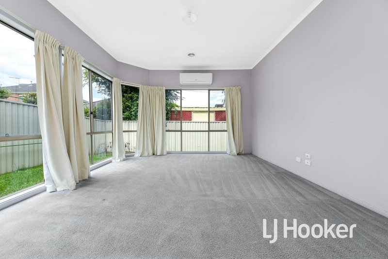 Photo - 8 St Leonard Way, Pakenham VIC 3810 - Image 8