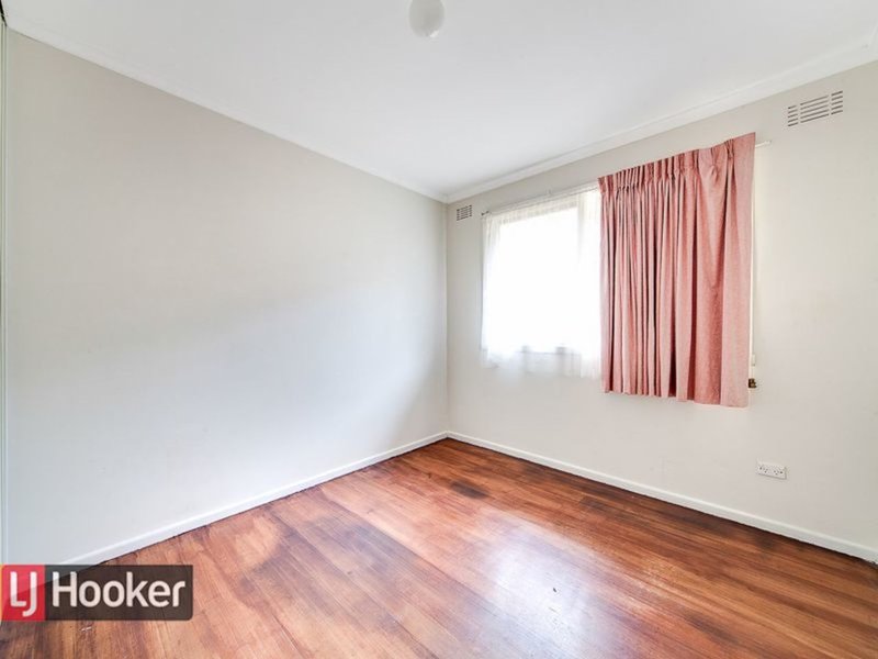 Photo - 8 Statesman Avenue, Burwood East VIC 3151 - Image 7