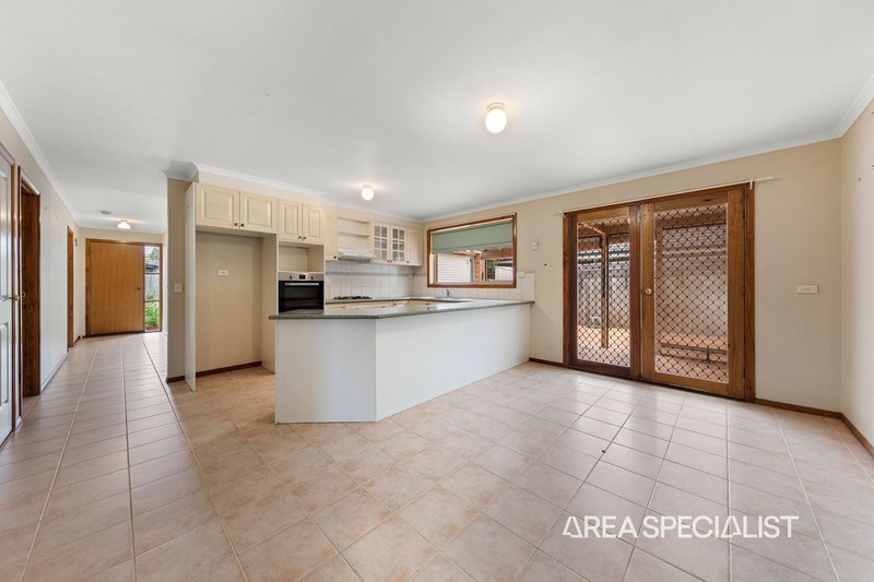 Photo - 8 Stella Place, Pakenham VIC 3810 - Image 6