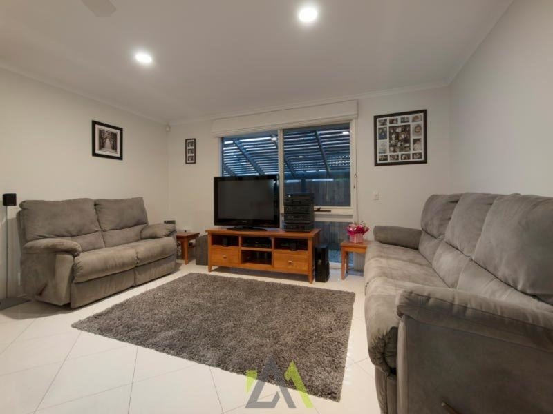 Photo - 8 Stevens Road, Langwarrin VIC 3910 - Image 4