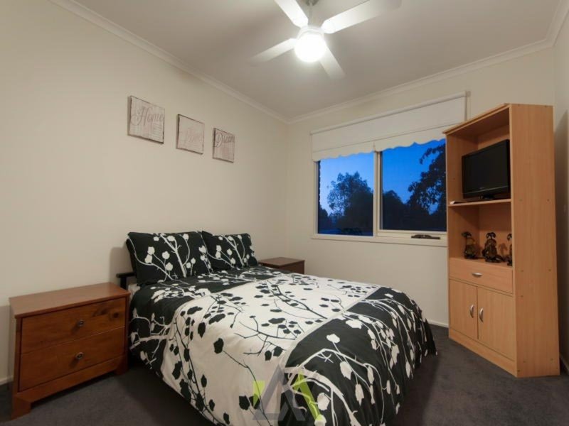 Photo - 8 Stevens Road, Langwarrin VIC 3910 - Image 7