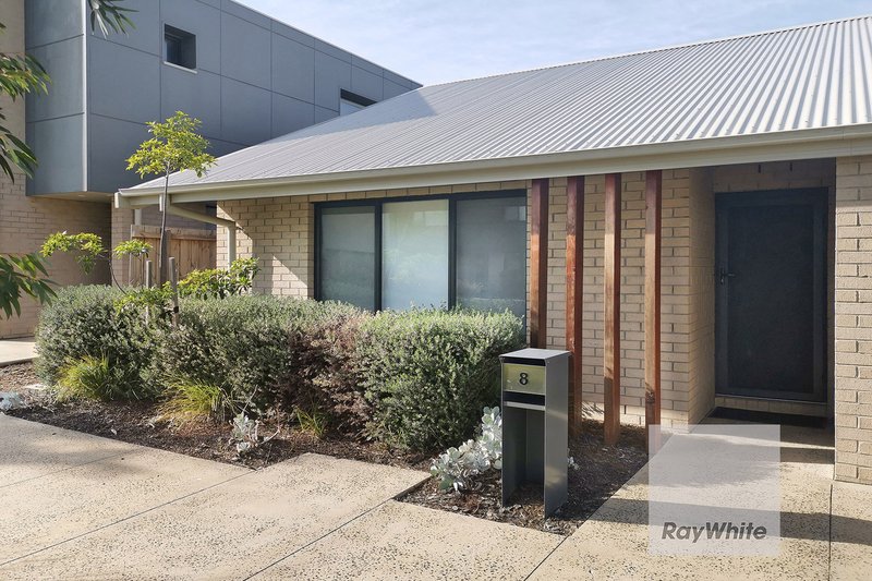 8 Strata Walk, Greenvale VIC 3059