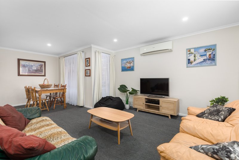 Photo - 8 Strathford Court, Werribee VIC 3030 - Image 3