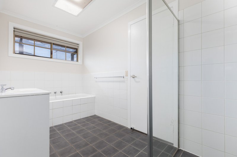 Photo - 8 Strathford Court, Werribee VIC 3030 - Image 7