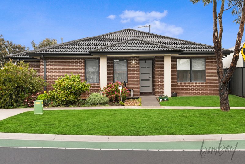 Photo - 8 Streamside Drive, Craigieburn VIC 3064 - Image 1