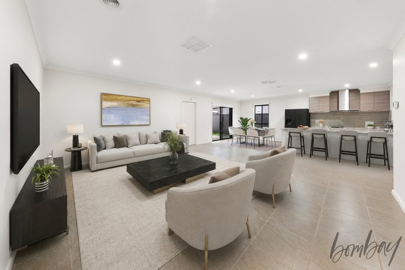 Photo - 8 Streamside Drive, Craigieburn VIC 3064 - Image 3