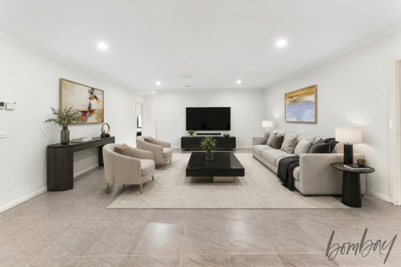 Photo - 8 Streamside Drive, Craigieburn VIC 3064 - Image 4