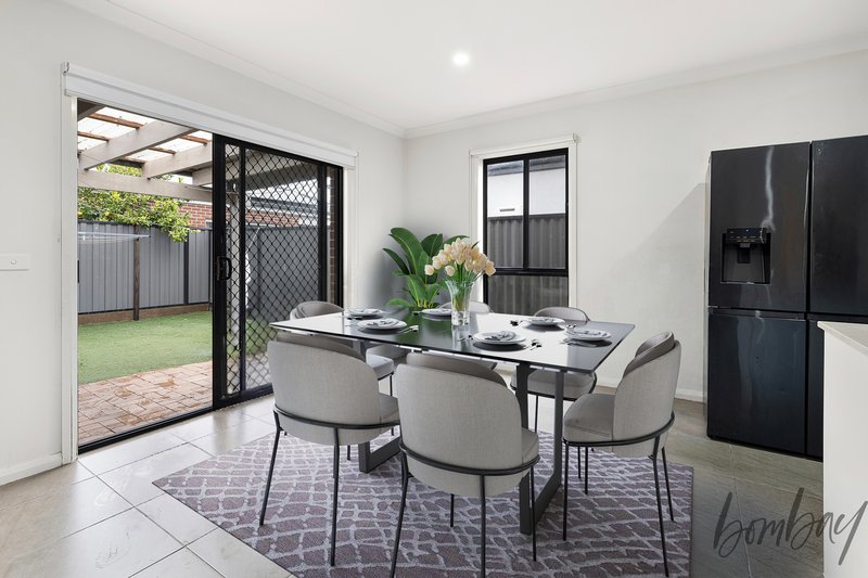 Photo - 8 Streamside Drive, Craigieburn VIC 3064 - Image 5