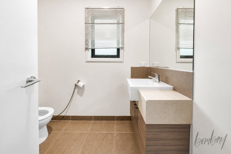 Photo - 8 Streamside Drive, Craigieburn VIC 3064 - Image 7