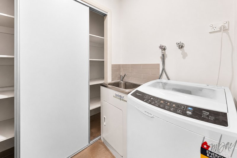 Photo - 8 Streamside Drive, Craigieburn VIC 3064 - Image 12