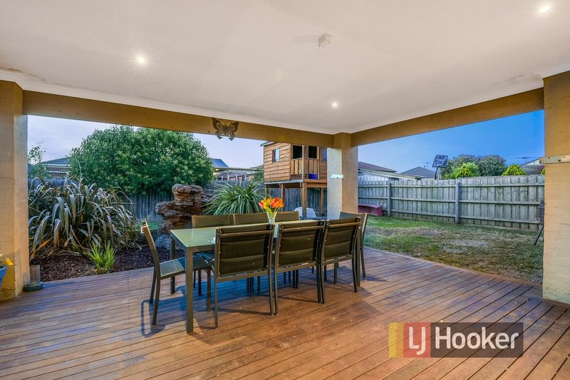 Photo - 8 Streeton Court, Pakenham VIC 3810 - Image 3