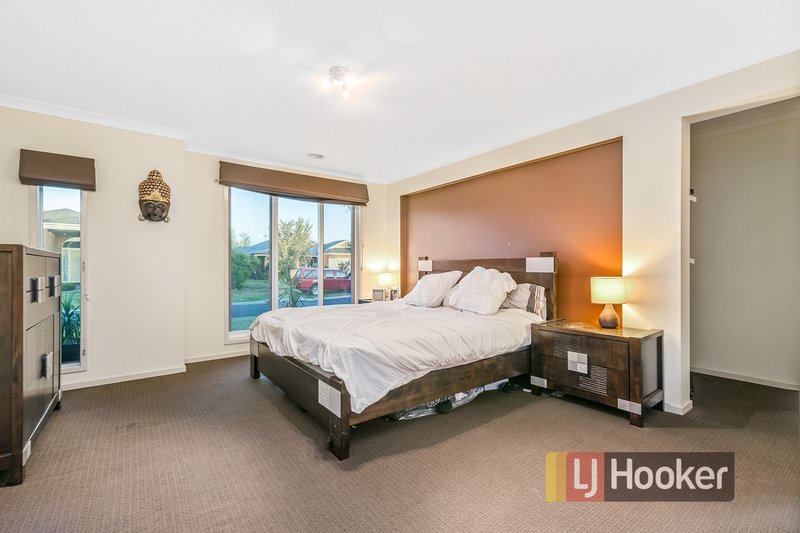 Photo - 8 Streeton Court, Pakenham VIC 3810 - Image 8