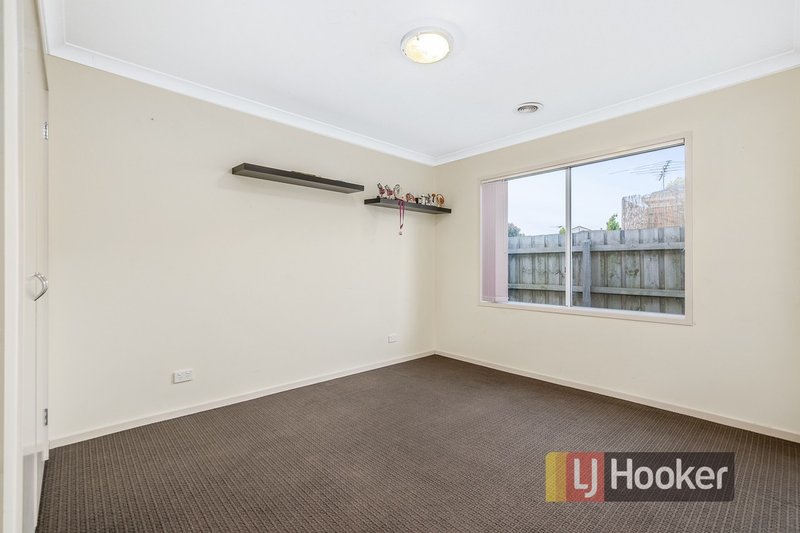 Photo - 8 Streeton Court, Pakenham VIC 3810 - Image 12