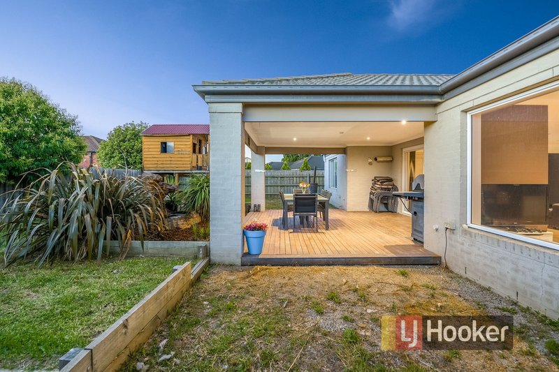 Photo - 8 Streeton Court, Pakenham VIC 3810 - Image 15