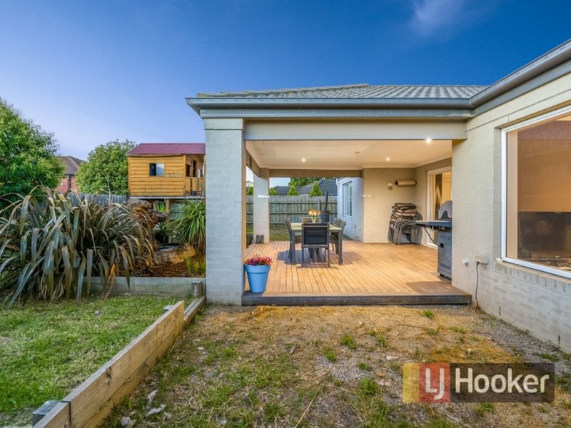 Photo - 8 Streeton Court, Pakenham VIC 3810 - Image 15