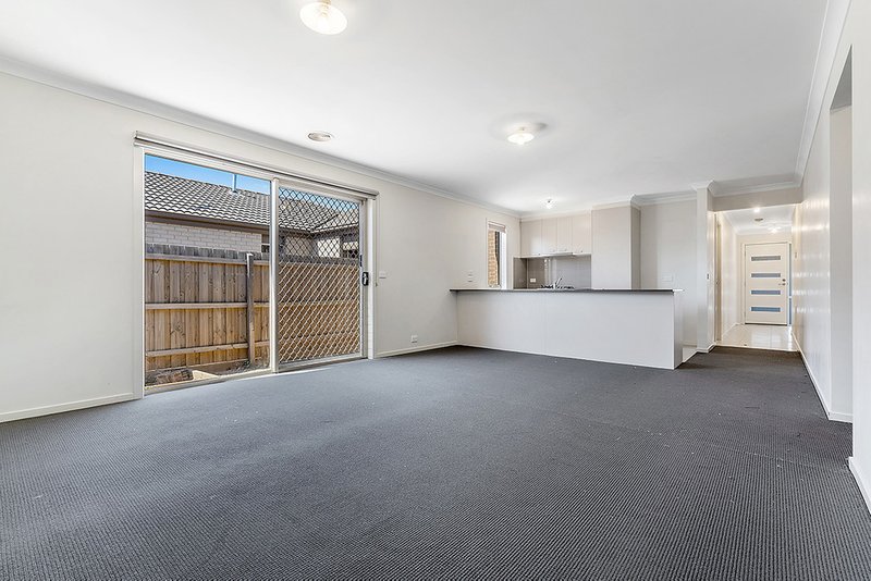 Photo - 8 Stringybark Avenue, Wallan VIC 3756 - Image 6