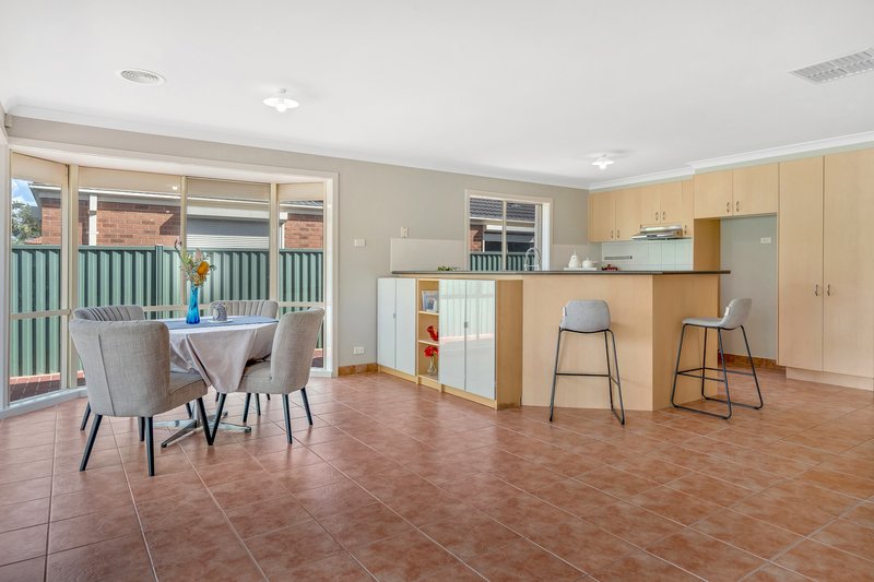 Photo - 8 Studley Park Way, Craigieburn VIC 3064 - Image 9