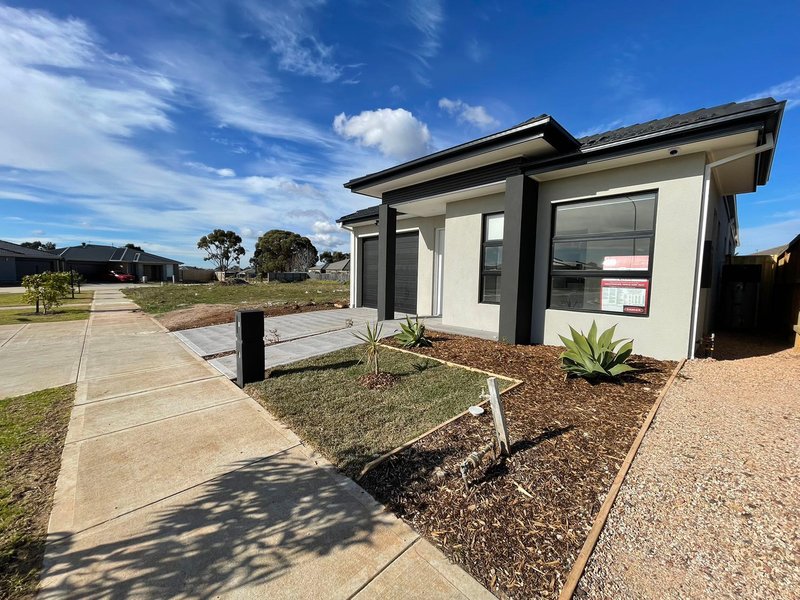 Photo - 8 Sumac Street, Brookfield VIC 3338 - Image 1