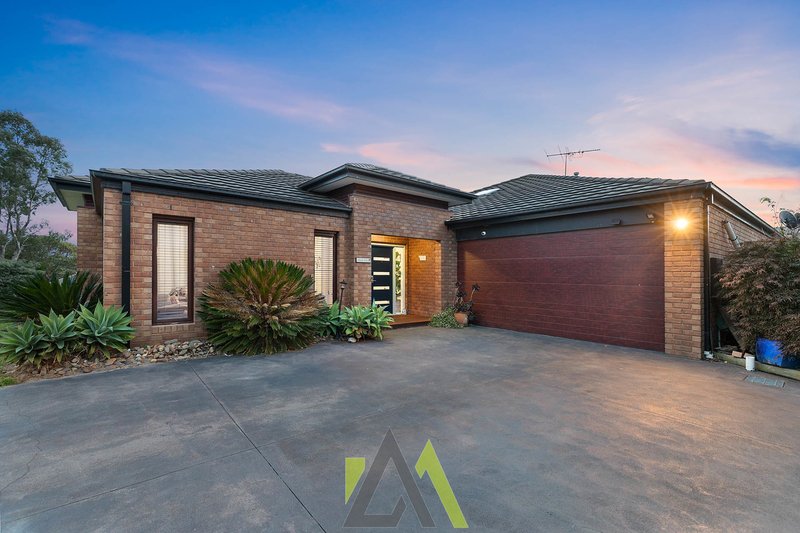 Photo - 8 Sunny Vale Drive, Langwarrin VIC 3910 - Image 2