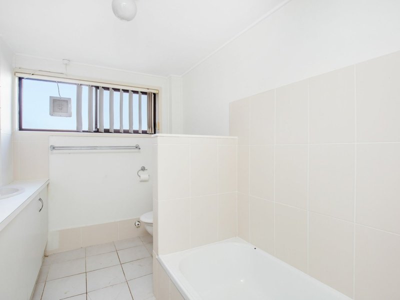 Photo - 8 Sunrise Boulevard, Surfers Paradise QLD 4217 - Image 6