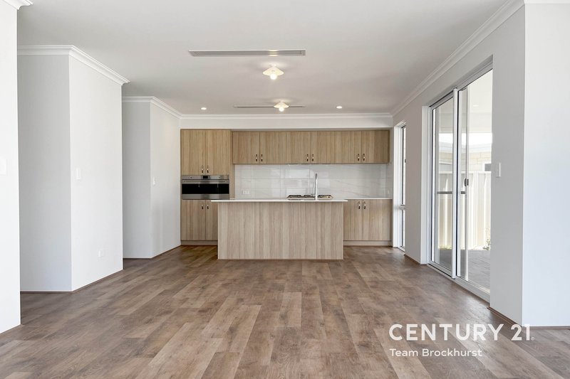 Photo - 8 Sunrise Court, Canning Vale WA 6155 - Image 2