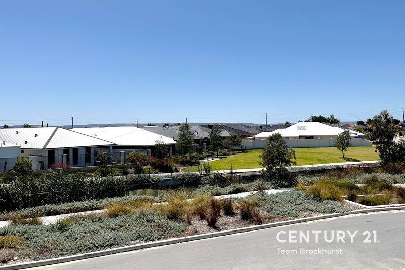 Photo - 8 Sunrise Court, Canning Vale WA 6155 - Image 4