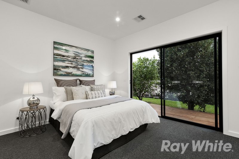 Photo - 8 Sunrise Drive, Mulgrave VIC 3170 - Image 6