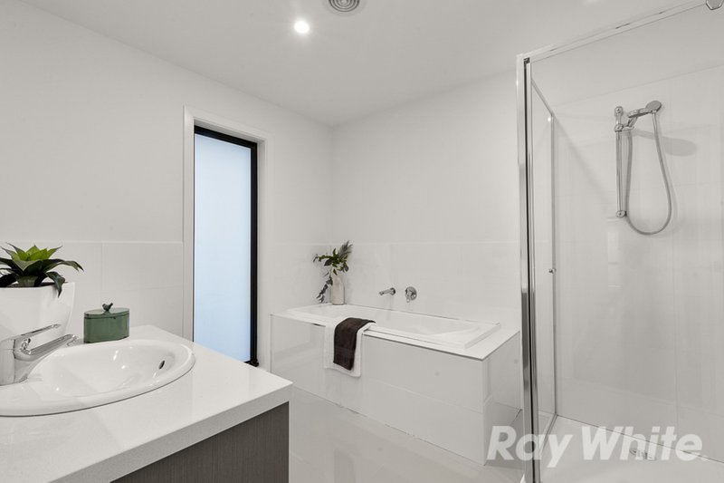 Photo - 8 Sunrise Drive, Mulgrave VIC 3170 - Image 8