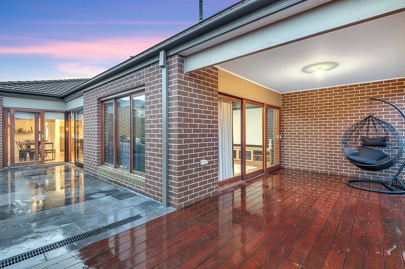 Photo - 8 Sunrise Way, Mickleham VIC 3064 - Image 16