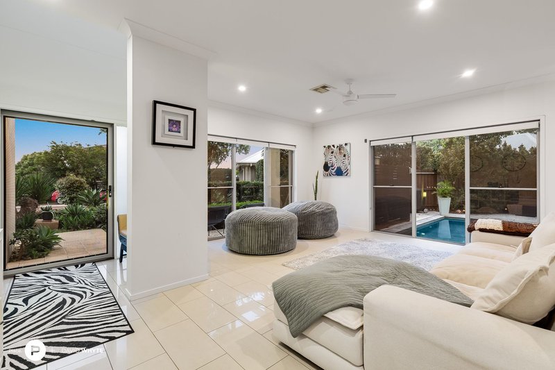 Photo - 8 Swan Court, Wakerley QLD 4154 - Image 6