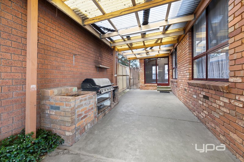 Photo - 8 Tallerk Court, Kings Park VIC 3021 - Image 13