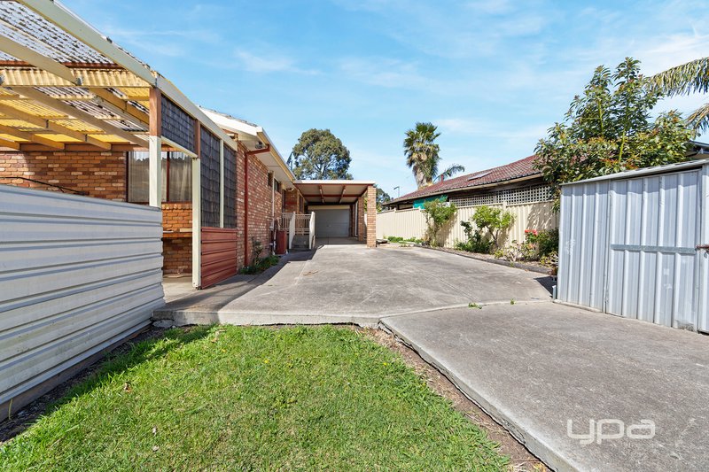 Photo - 8 Tallerk Court, Kings Park VIC 3021 - Image 15