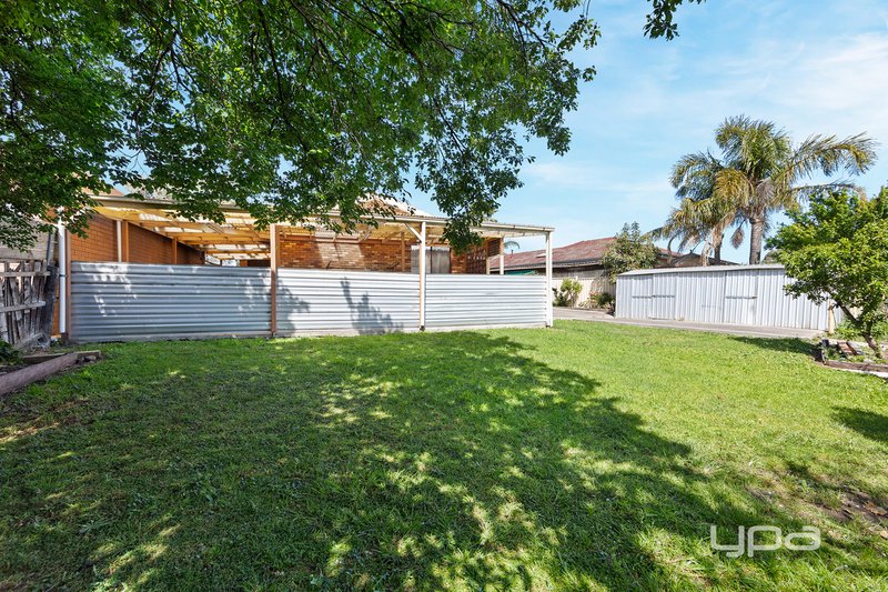 Photo - 8 Tallerk Court, Kings Park VIC 3021 - Image 16