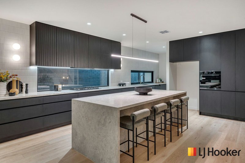 Photo - 8 Taloumbi Cre , Greenvale VIC 3059 - Image 6