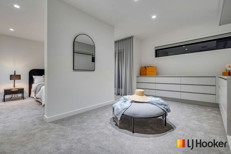 Photo - 8 Taloumbi Cre , Greenvale VIC 3059 - Image 7
