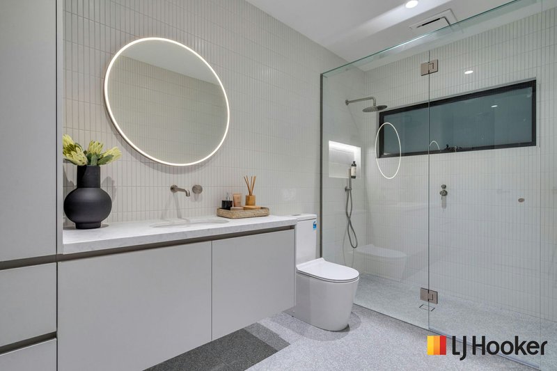 Photo - 8 Taloumbi Cre , Greenvale VIC 3059 - Image 9