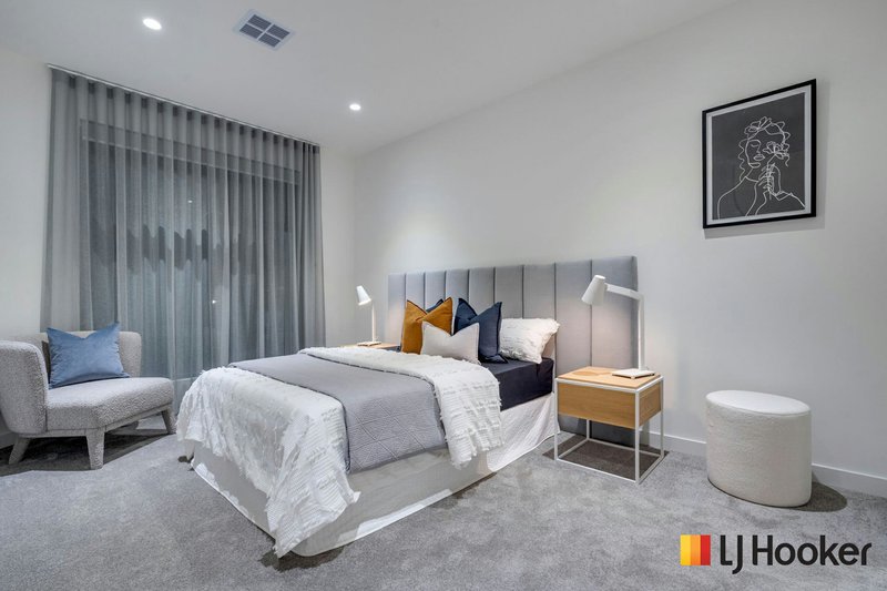 Photo - 8 Taloumbi Cre , Greenvale VIC 3059 - Image 10