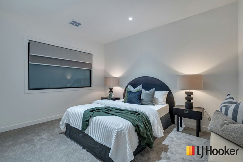 Photo - 8 Taloumbi Cre , Greenvale VIC 3059 - Image 14
