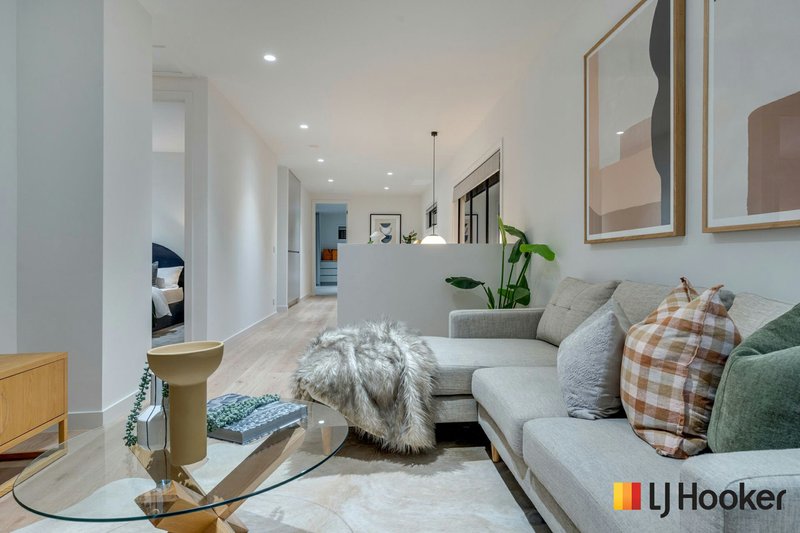 Photo - 8 Taloumbi Cre , Greenvale VIC 3059 - Image 17