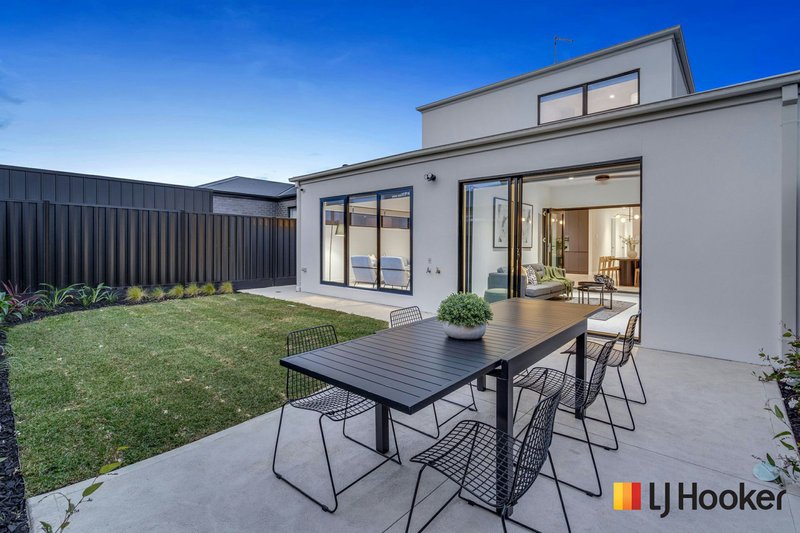 Photo - 8 Taloumbi Cre , Greenvale VIC 3059 - Image 21